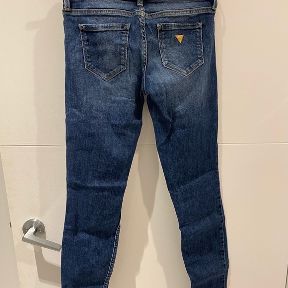 Distressed Guess Jeans Size 25 - Picture 3 of 4